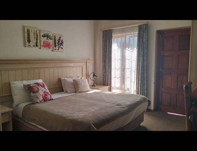 985M² GUESTHOUSE FOR SALE IN EQUESTRIA